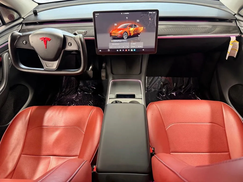 Tesla Model Y photo 38