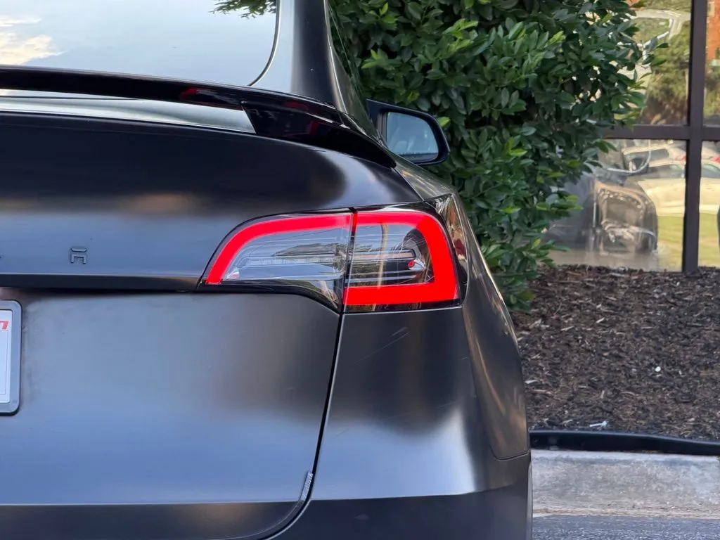 Tesla Model Y photo 15