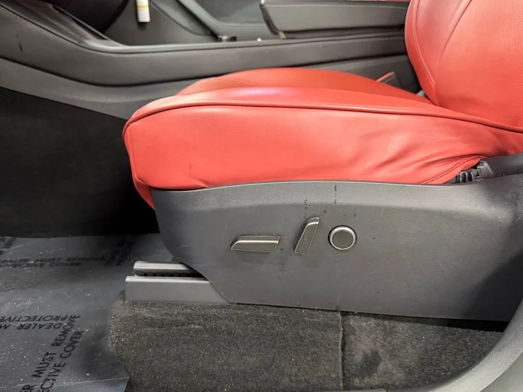 Tesla Model Y photo 26