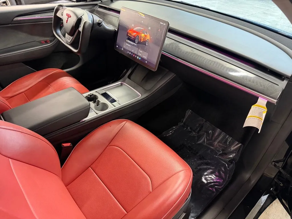 Tesla Model Y photo 31