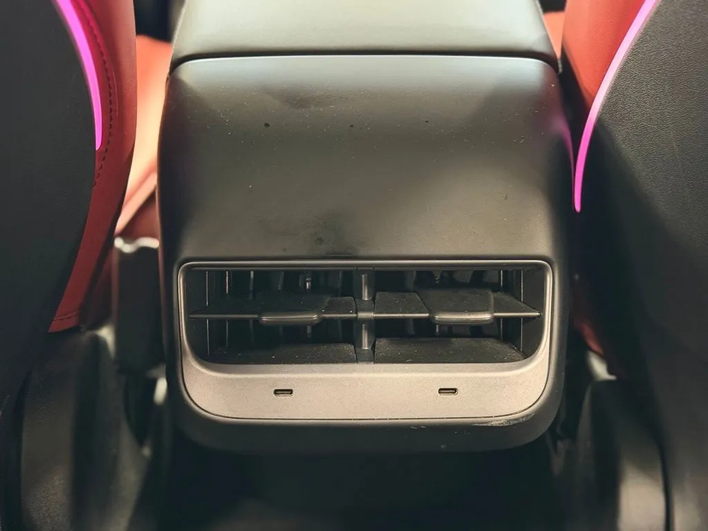 Tesla Model Y photo 46