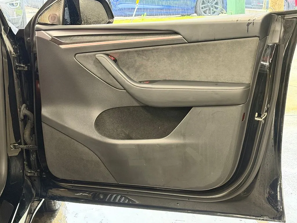 Tesla Model Y photo 35