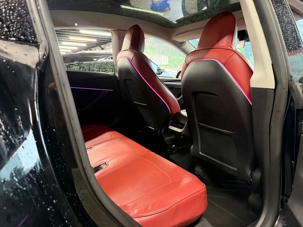 Tesla Model Y photo 36