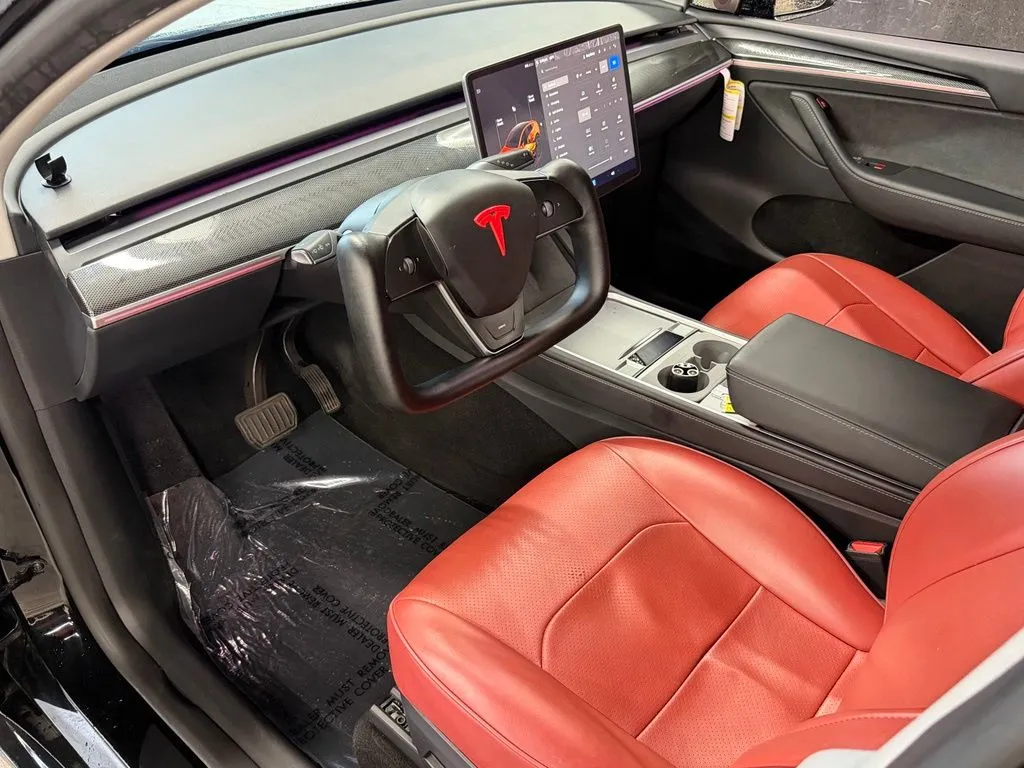 Tesla Model Y photo 23
