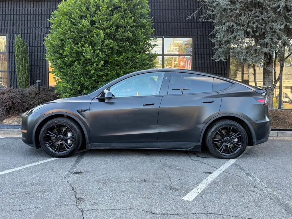 Tesla Model Y photo 8