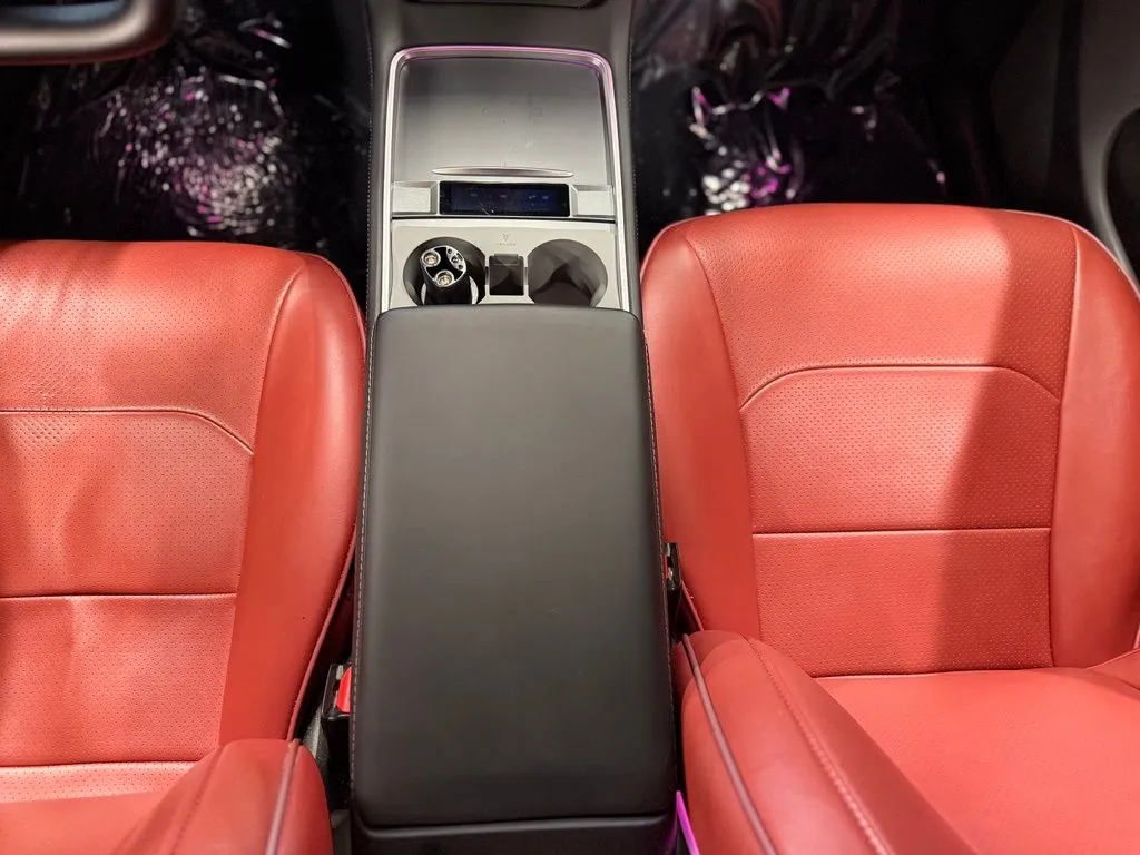 Tesla Model Y photo 45