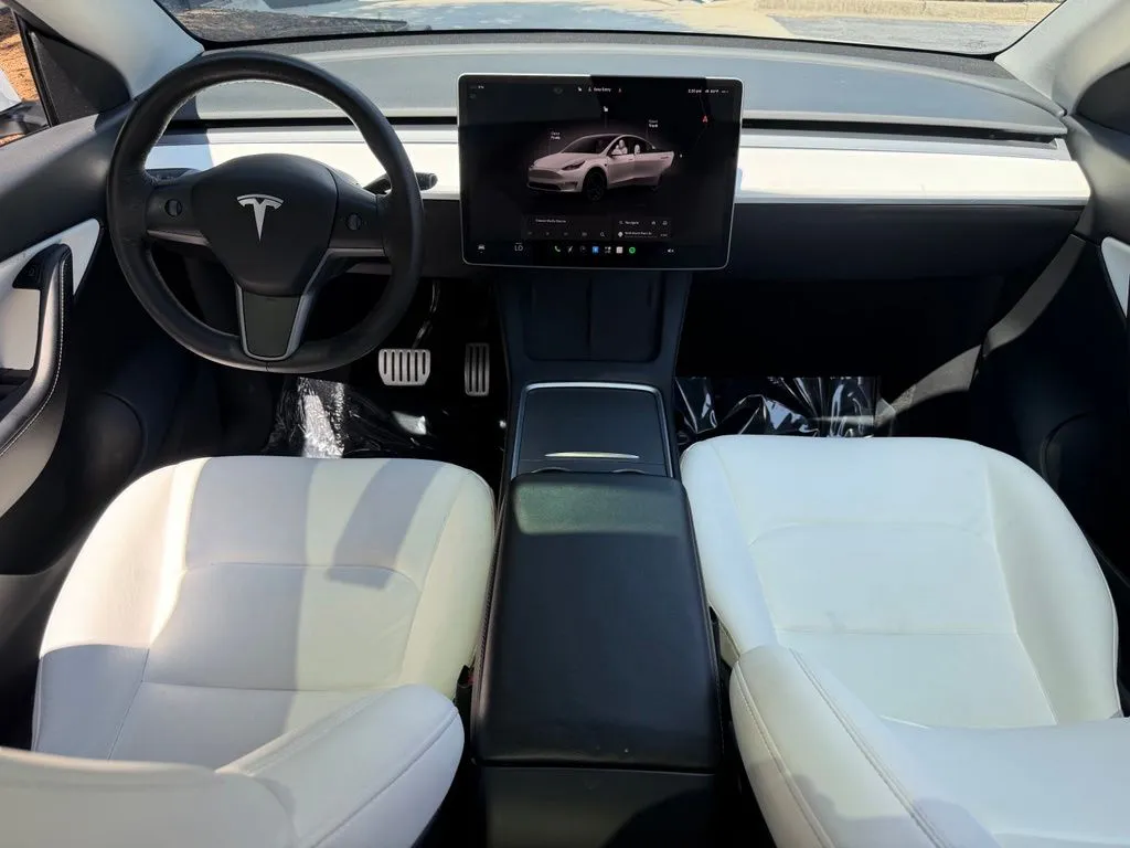 Tesla Model Y photo 39