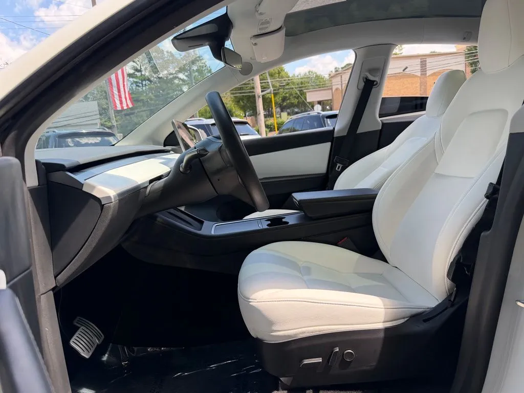 Tesla Model Y photo 25