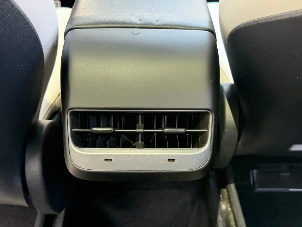 Tesla Model Y photo 48