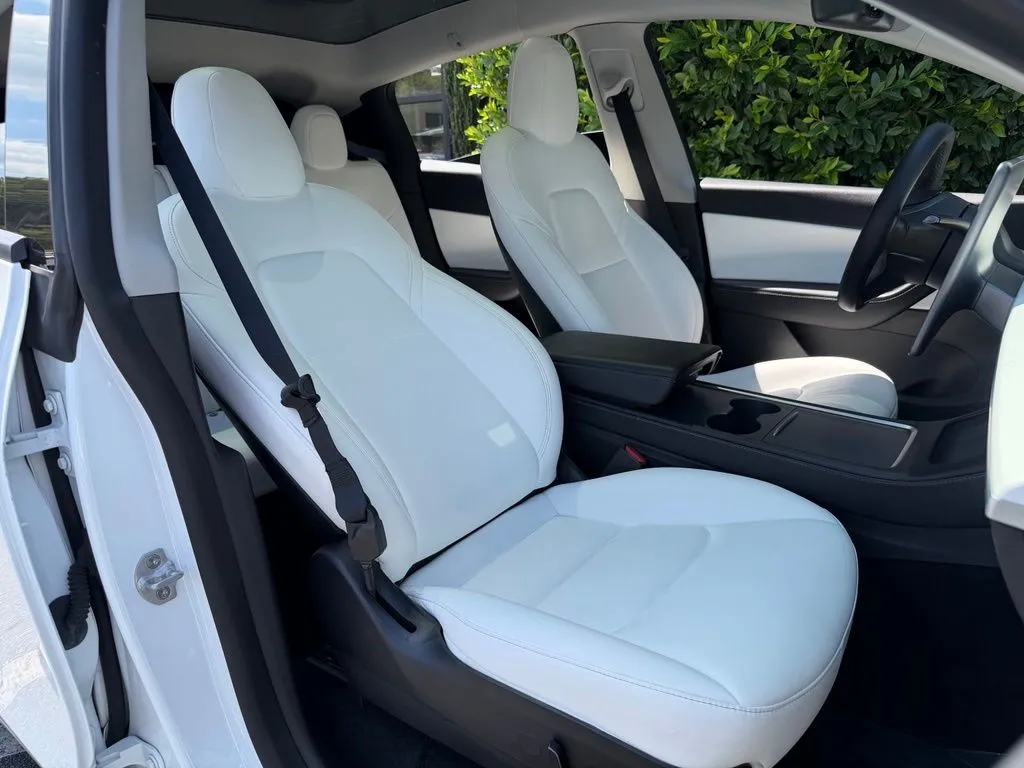 Tesla Model Y photo 34
