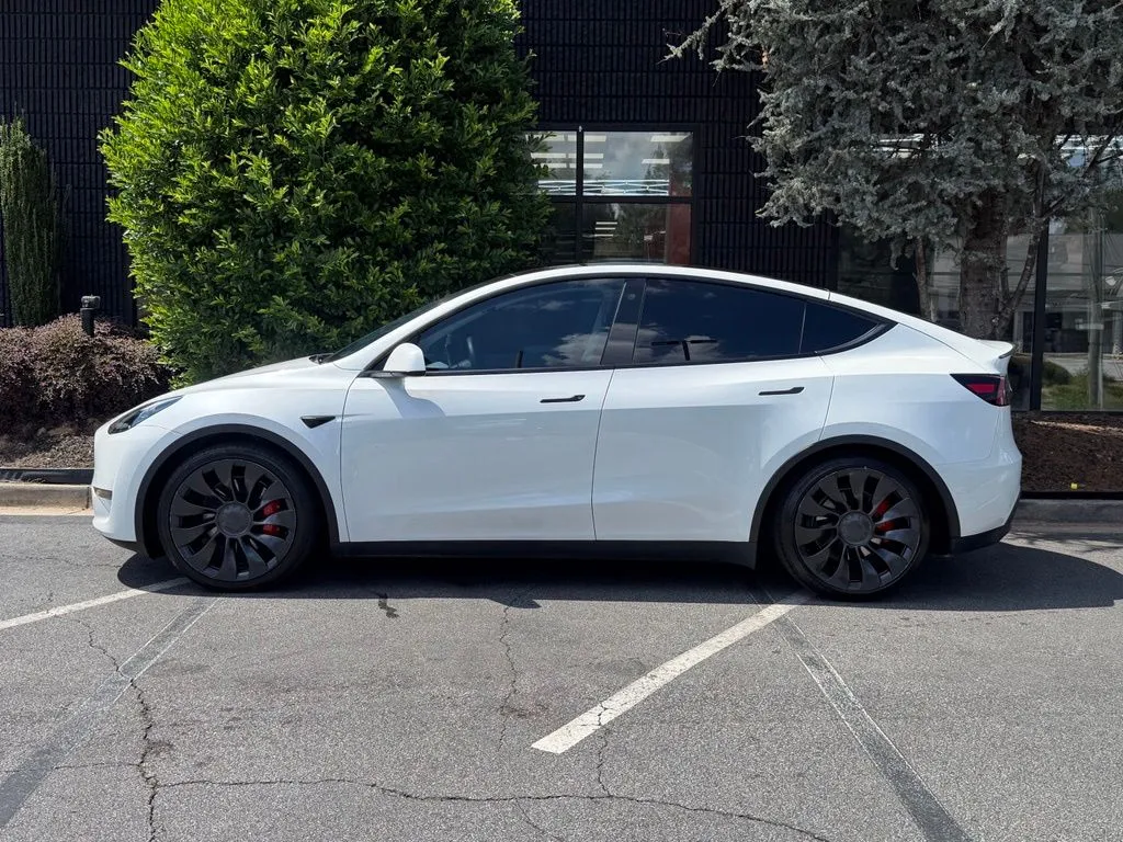 Tesla Model Y photo 9
