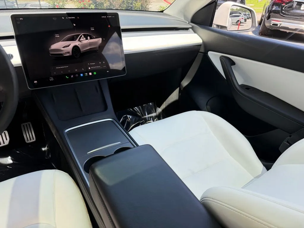 Tesla Model Y photo 41