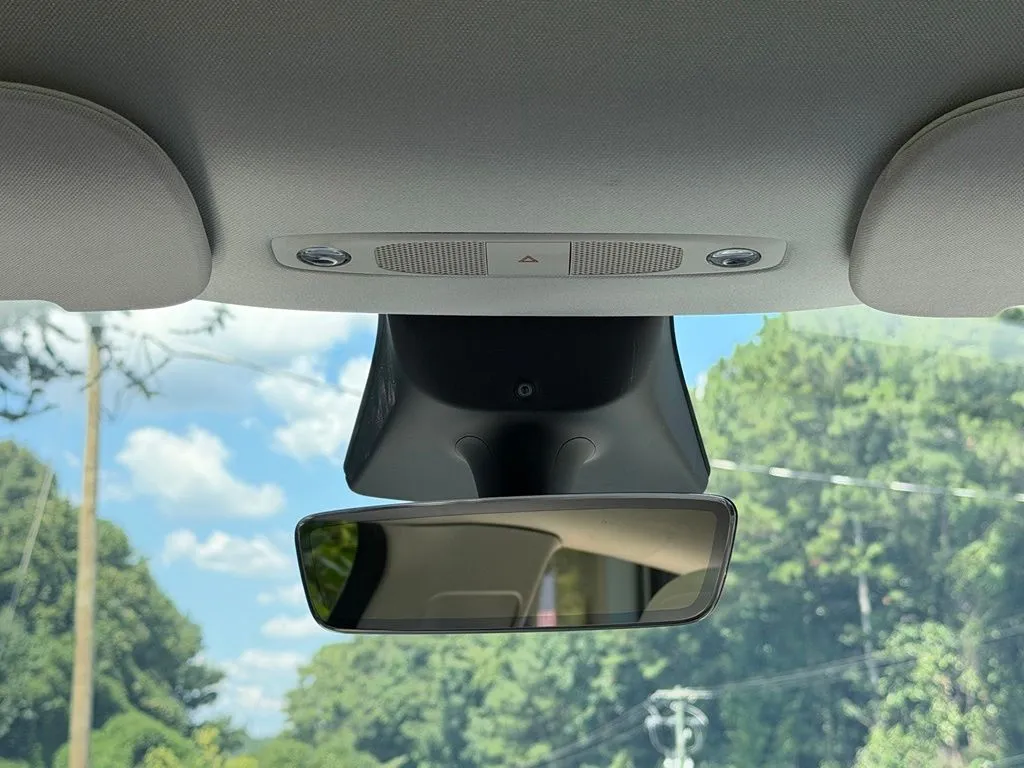 Tesla Model Y photo 47