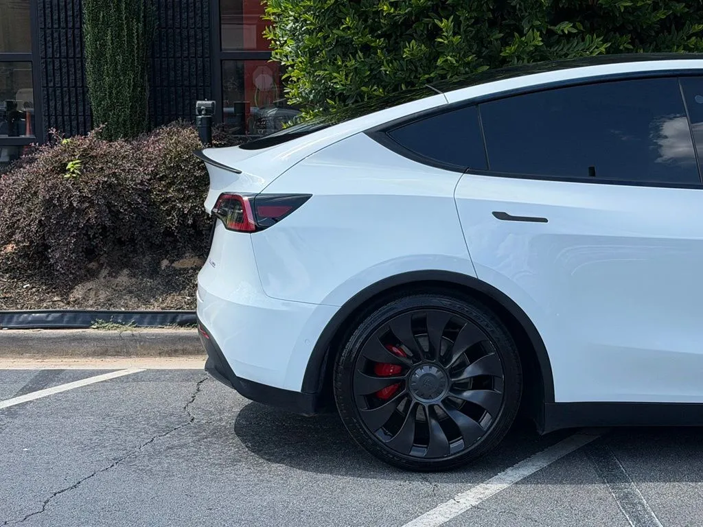 Tesla Model Y photo 22