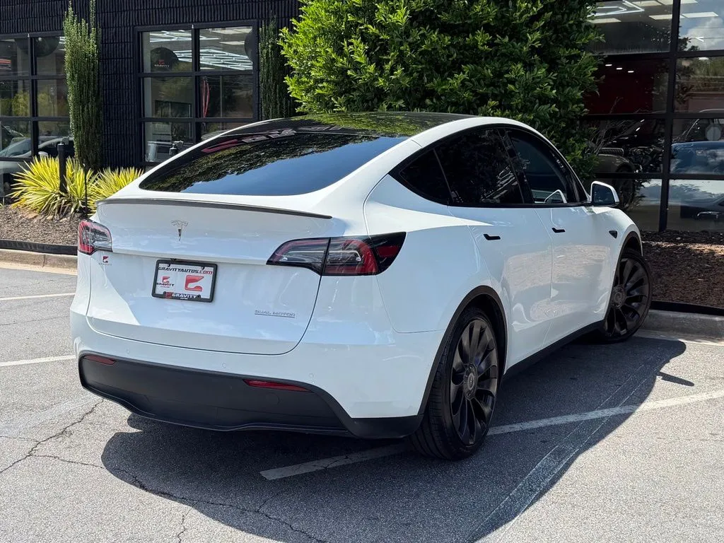 Tesla Model Y photo 12