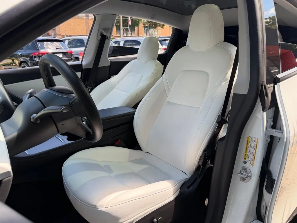 Tesla Model Y photo 26