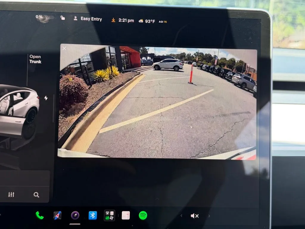Tesla Model Y photo 50