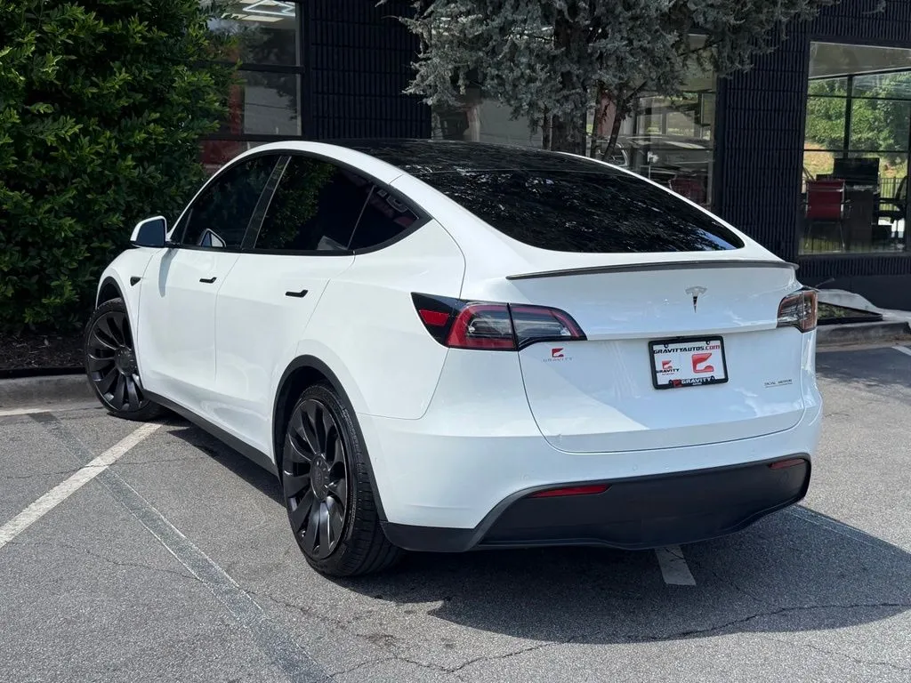 Tesla Model Y photo 19