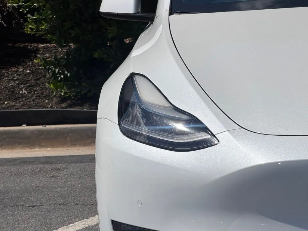 Tesla Model Y photo 4