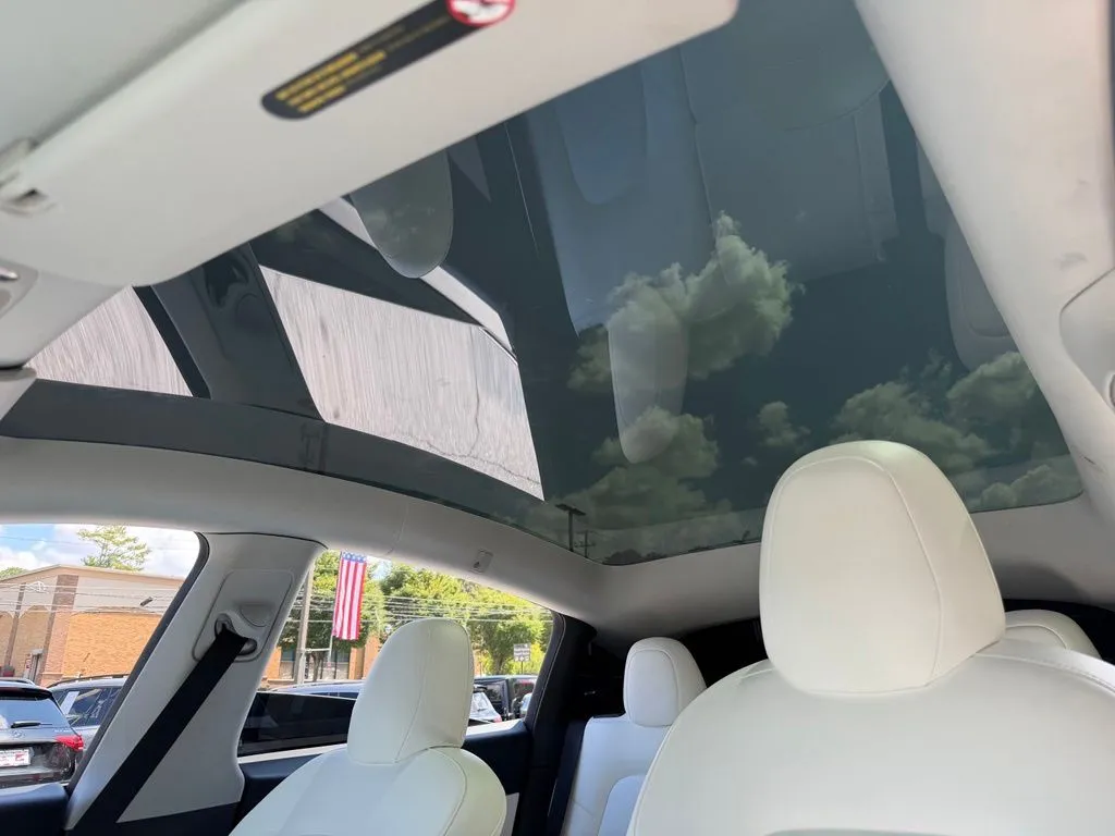 Tesla Model Y photo 49