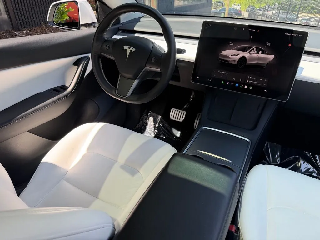 Tesla Model Y photo 40