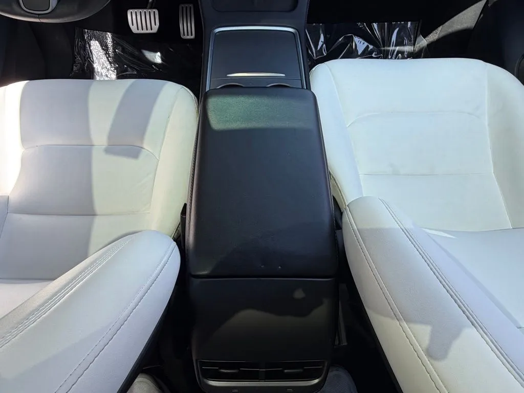 Tesla Model Y photo 46