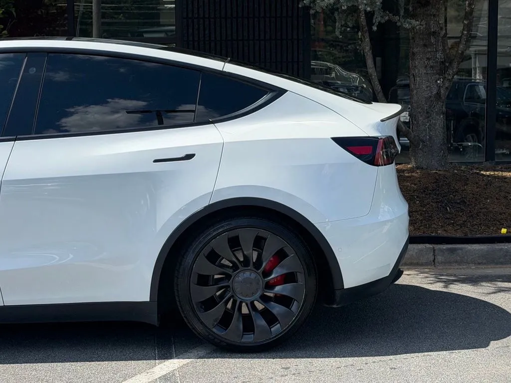 Tesla Model Y photo 11