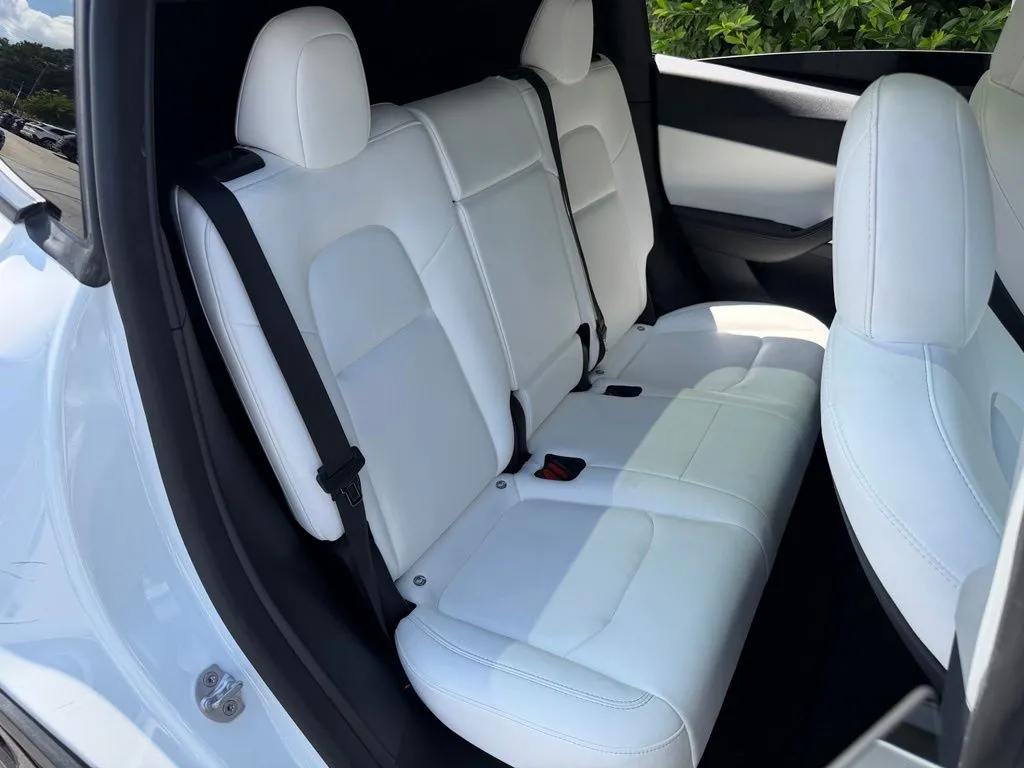 Tesla Model Y photo 38