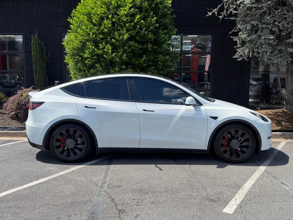 Tesla Model Y photo 21
