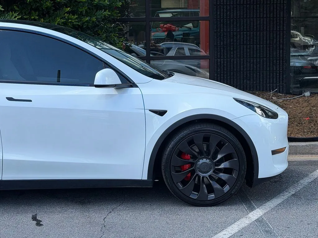 Tesla Model Y photo 23
