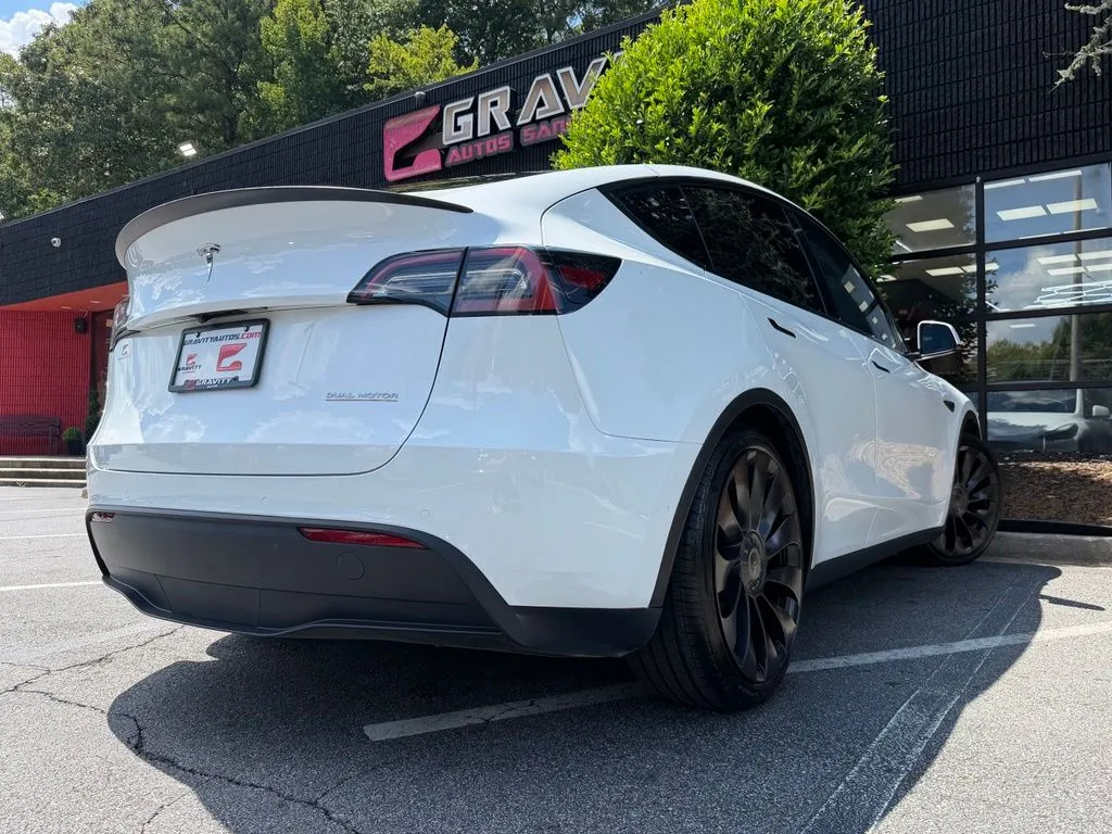 Tesla Model Y photo 13