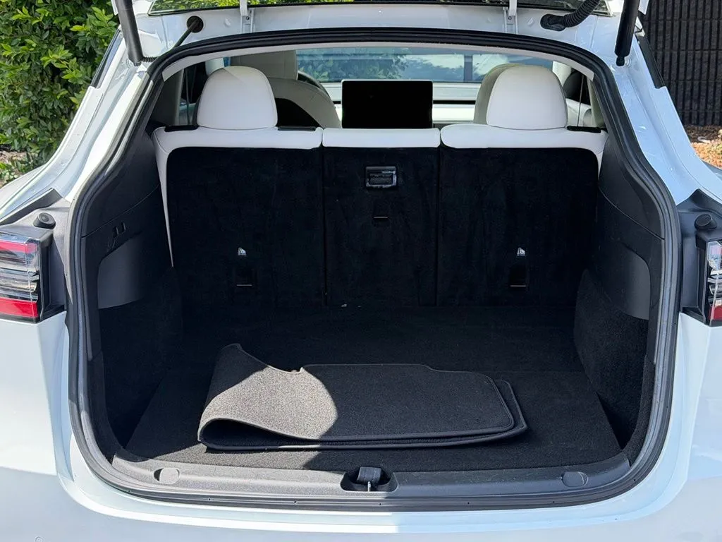 Tesla Model Y photo 18