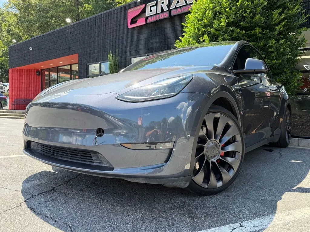 Tesla Model Y photo 2