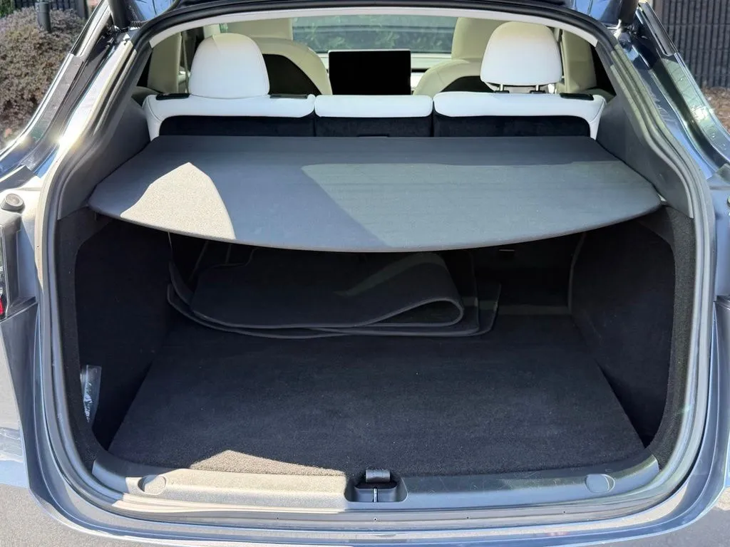 Tesla Model Y photo 18