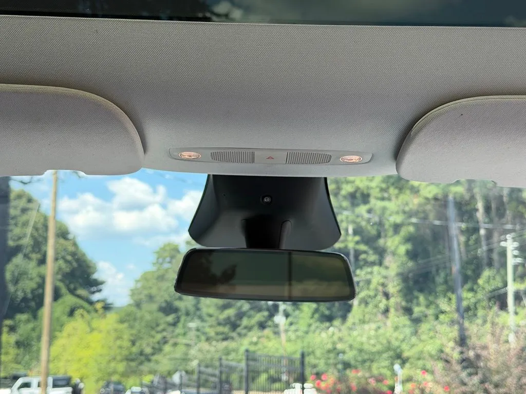 Tesla Model Y photo 48