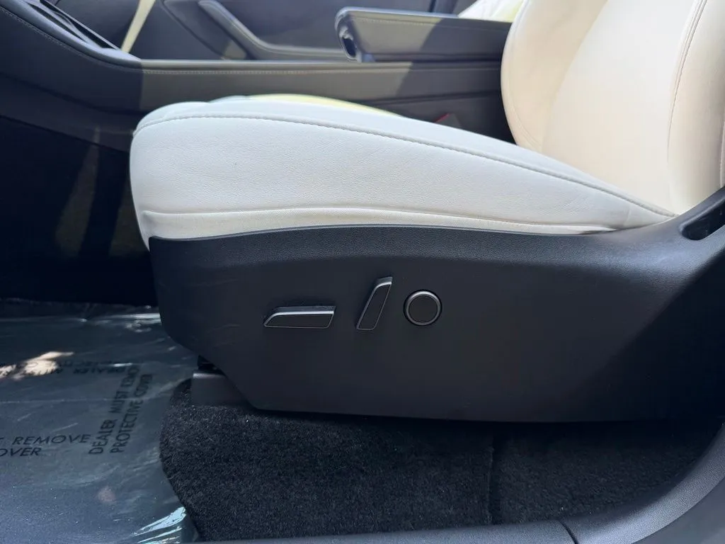 Tesla Model Y photo 27