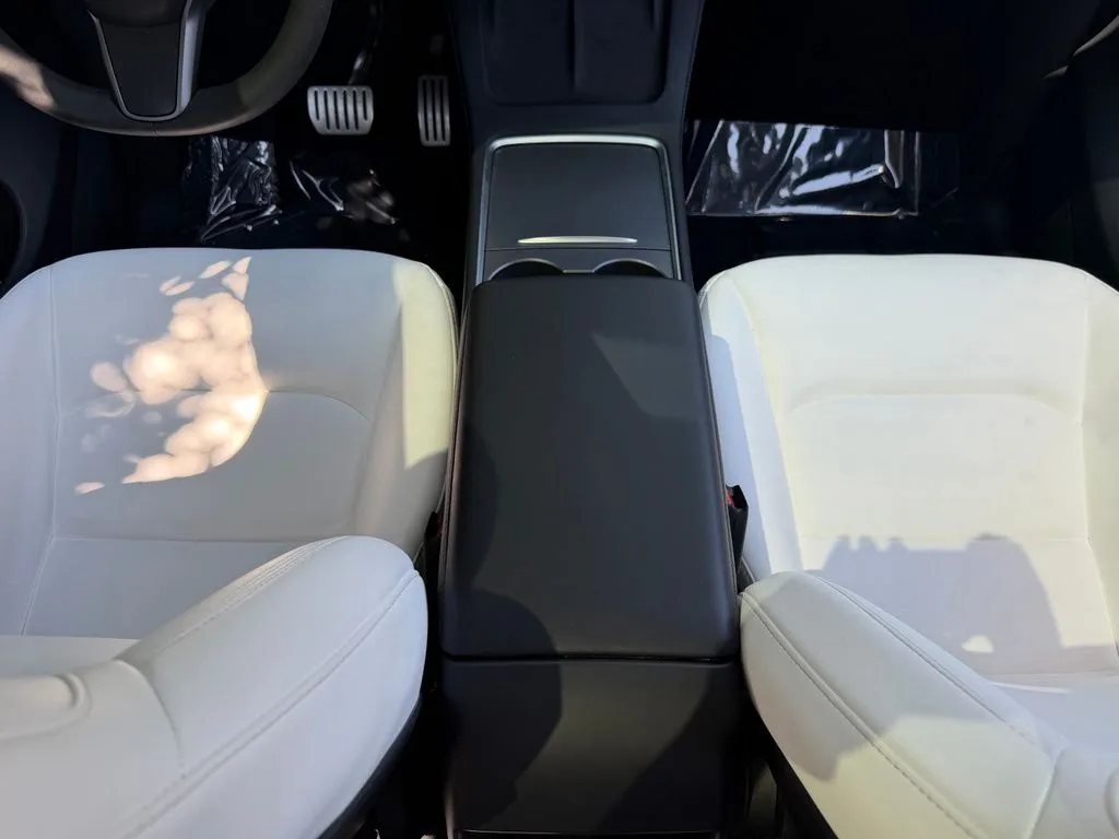 Tesla Model Y photo 47