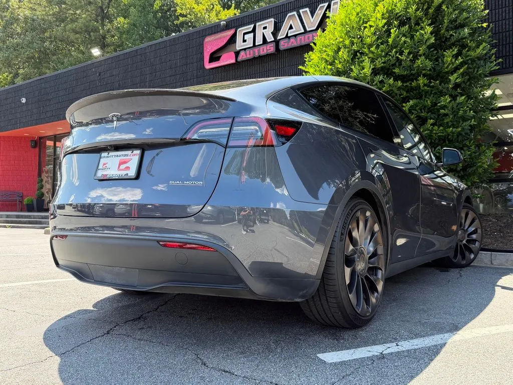 Tesla Model Y photo 13