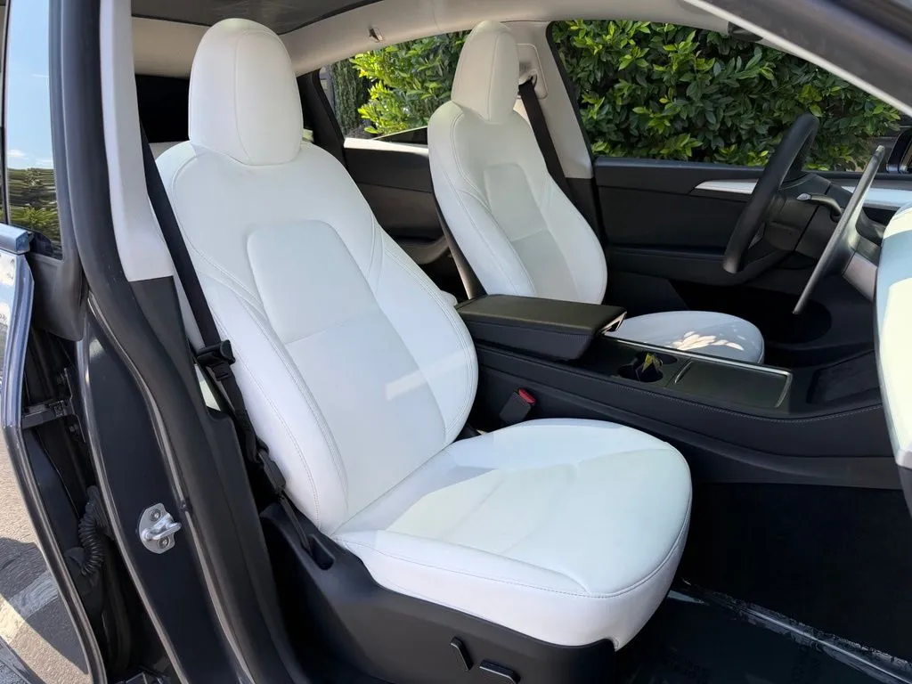 Tesla Model Y photo 34