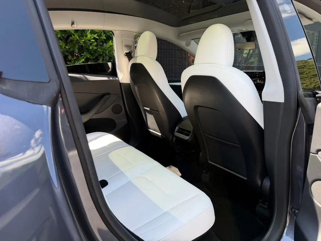Tesla Model Y photo 38