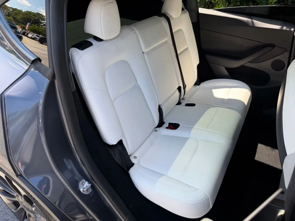 Tesla Model Y photo 39