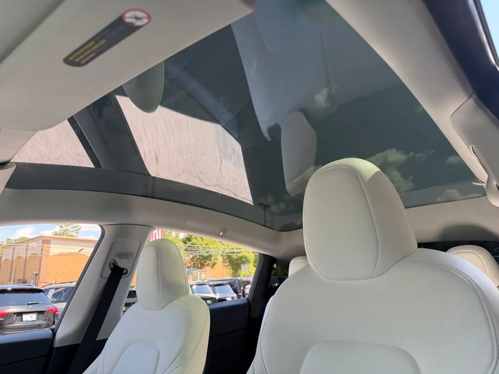 Tesla Model Y photo 50