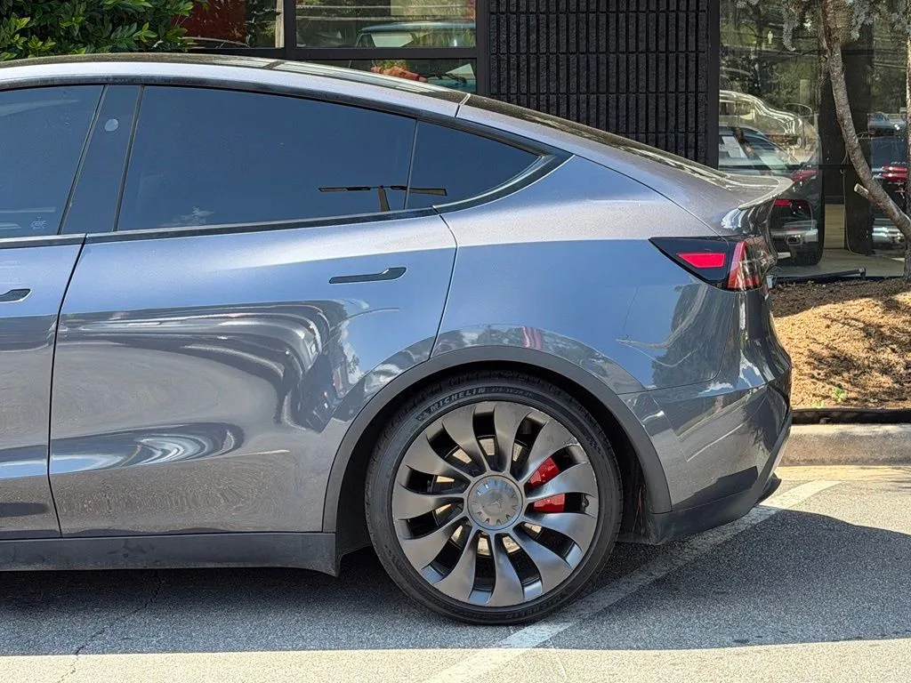 Tesla Model Y photo 11