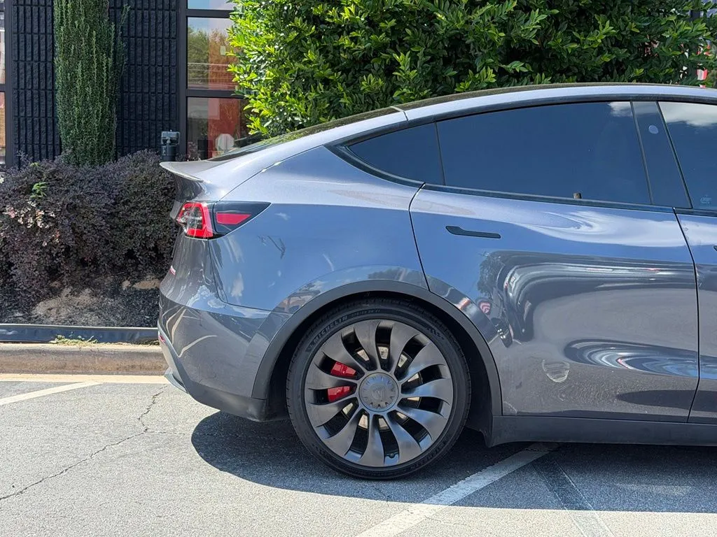 Tesla Model Y photo 22