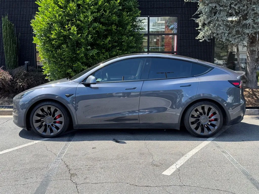 Tesla Model Y photo 9