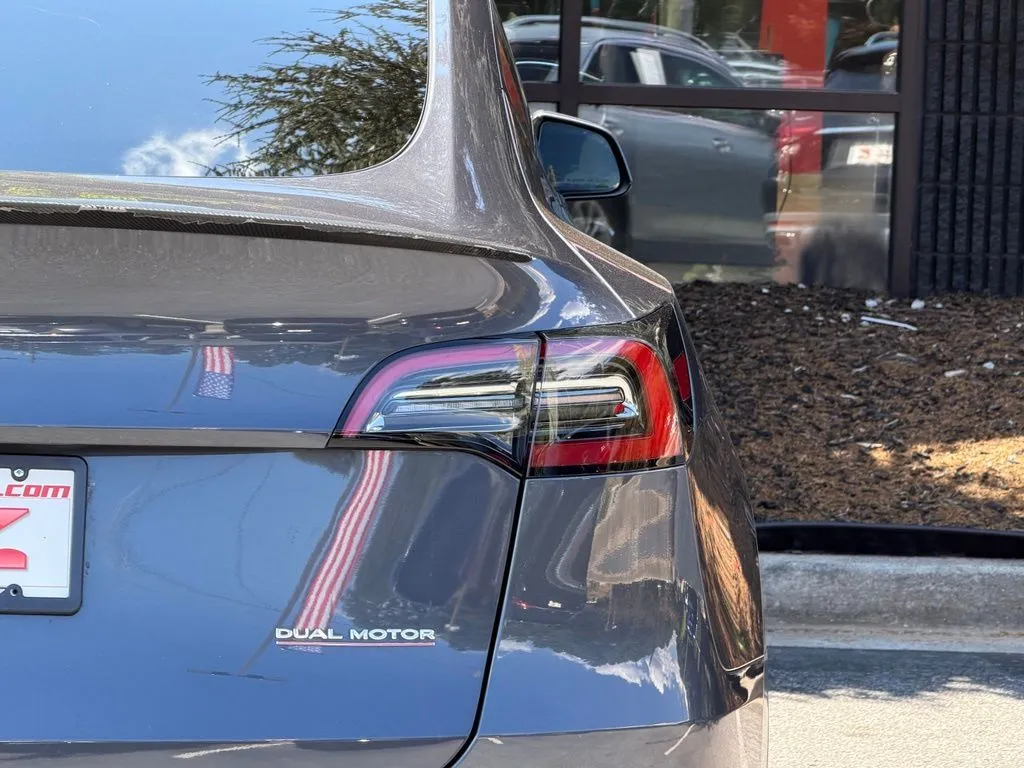 Tesla Model Y photo 16