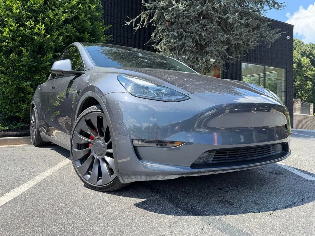 Tesla Model Y photo 8