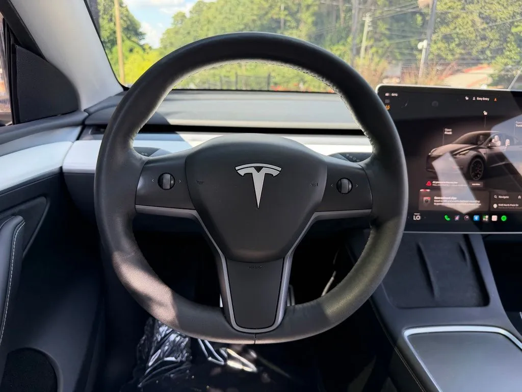 Tesla Model Y photo 43