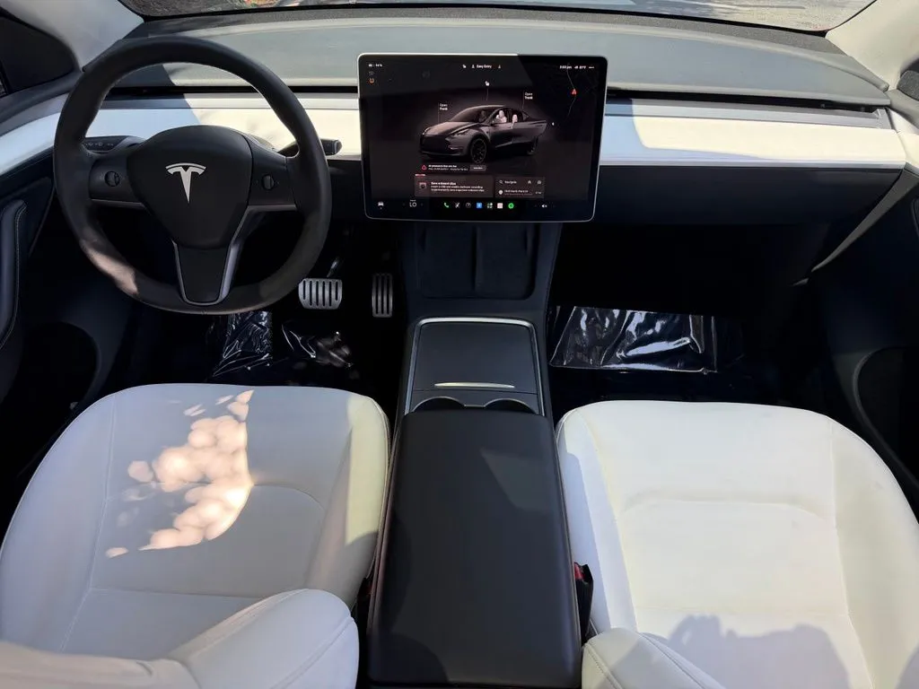 Tesla Model Y photo 40