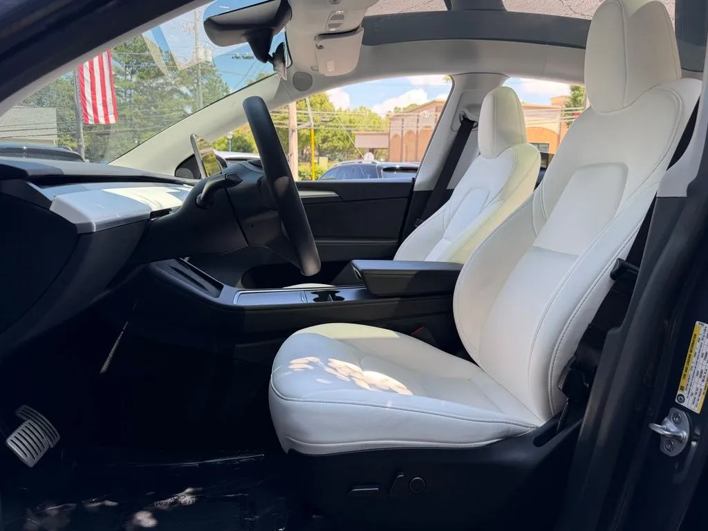 Tesla Model Y photo 25
